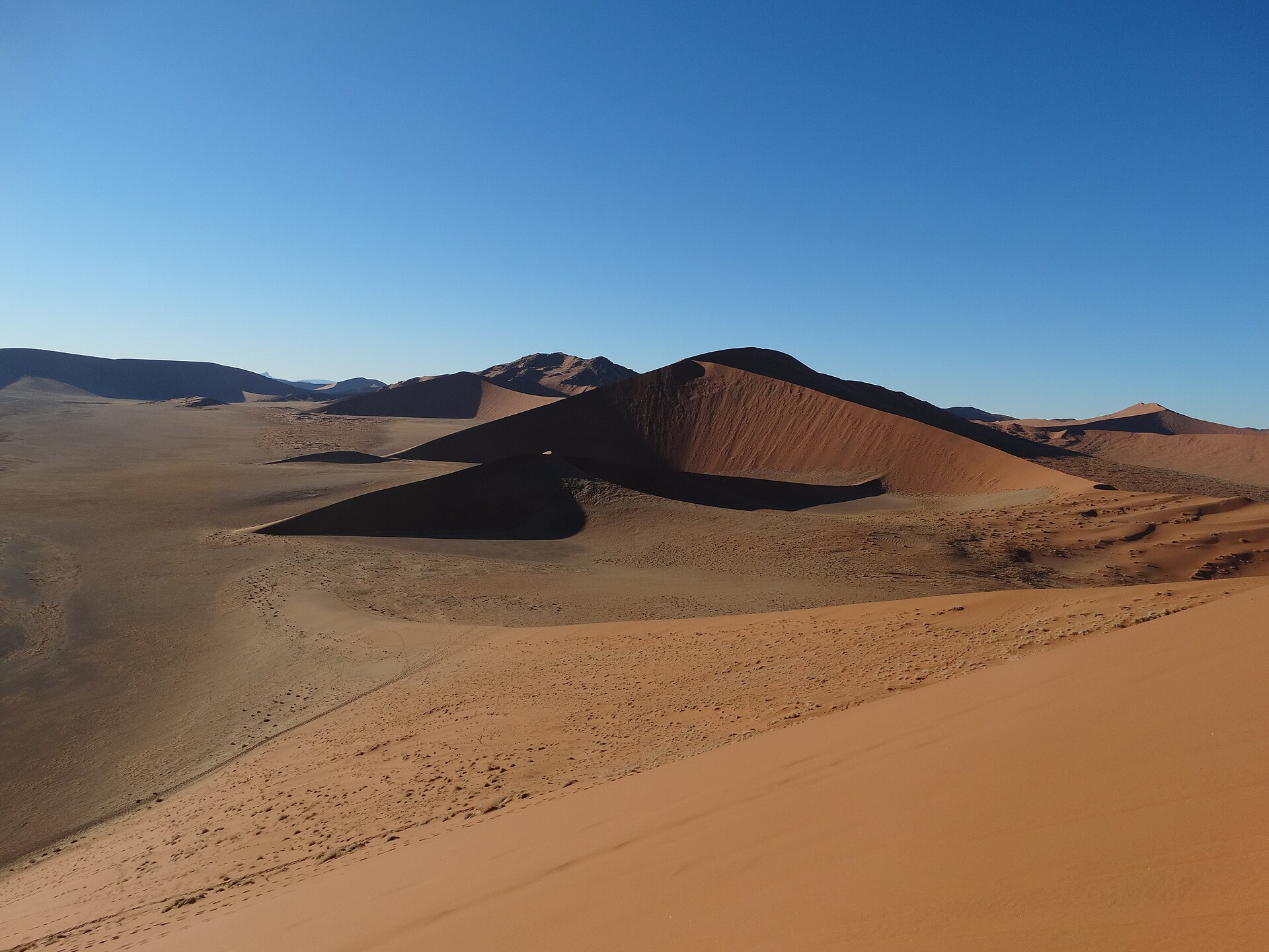 Sossusvlei Dunes Namib.jpg