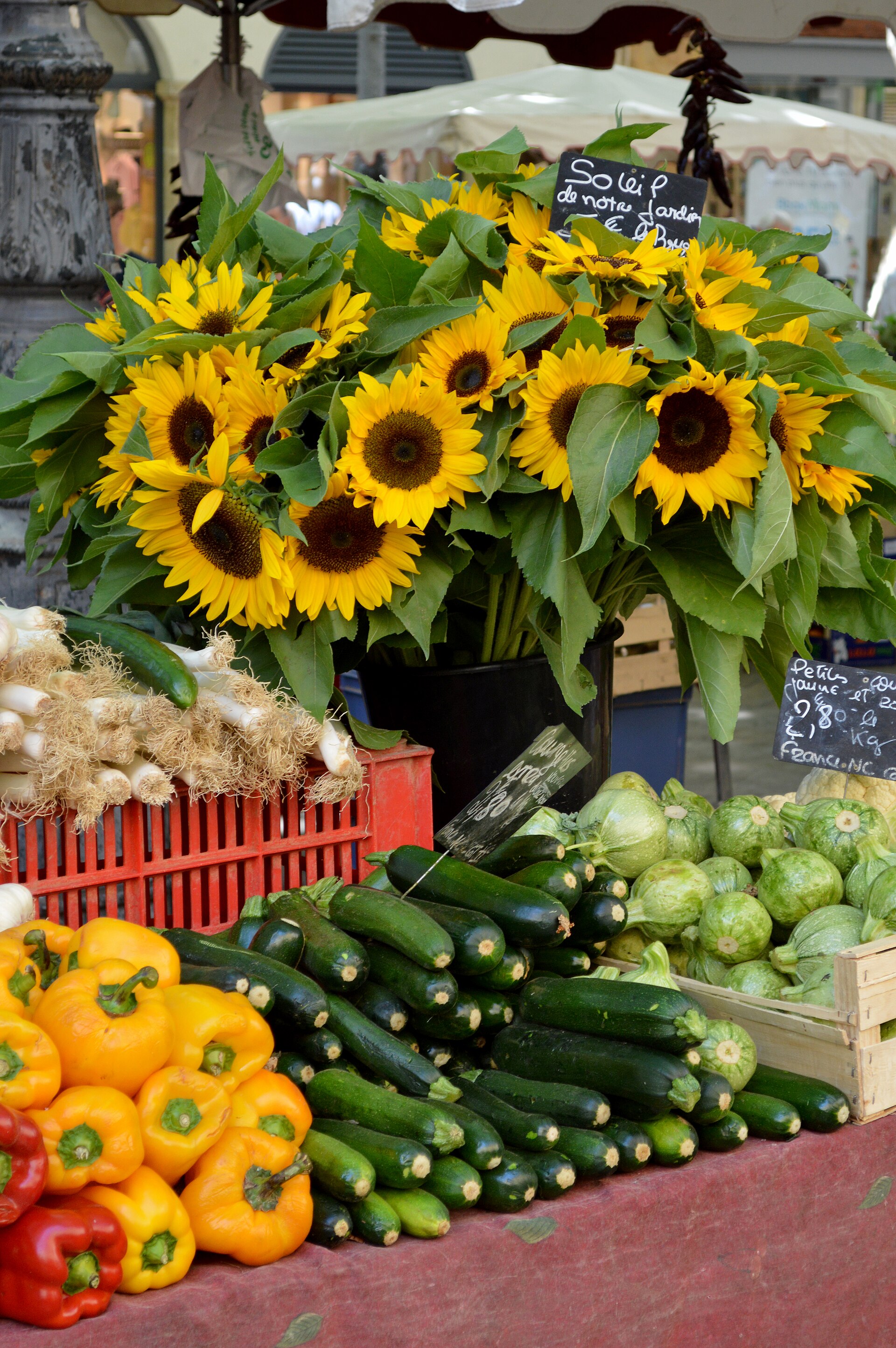Vegetables and sunflowers on the market, Aix-en-Provence, 2015.jpg